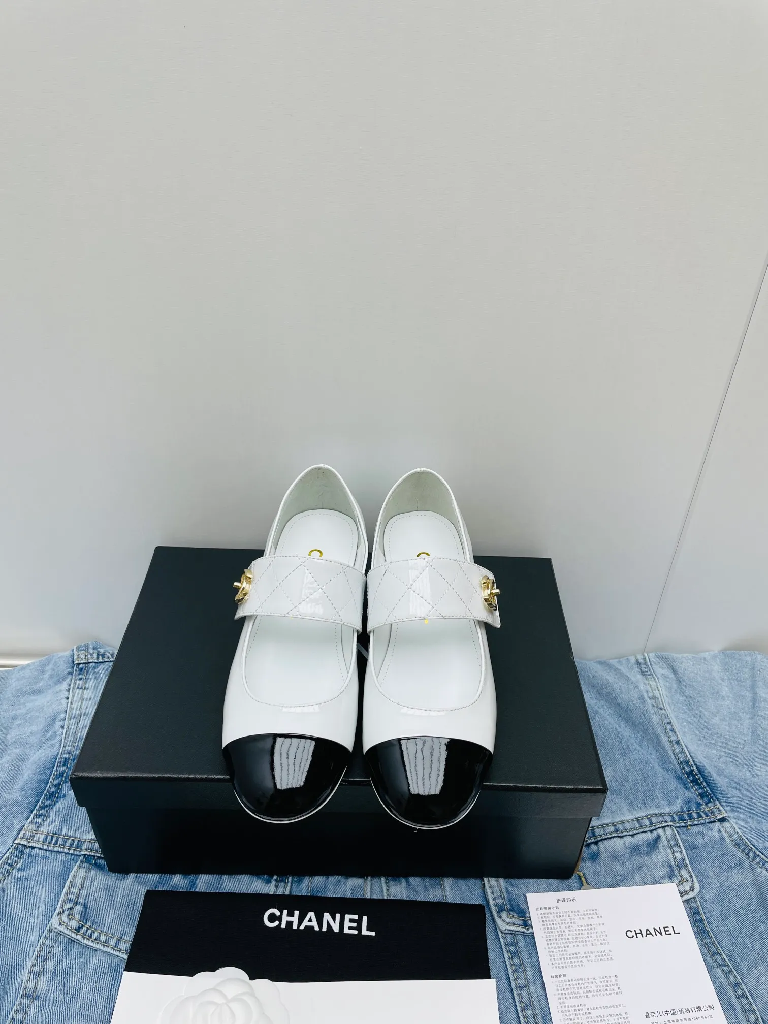 👟👟Ex-factory price 480👟👟 Hot new model CHANEl 2023s Chanel classic rhombus Mary Jane shoes Celebrity favorite of Internet celebrities Xiaohongshu highly recommends this year's latest popular outfits A popular element you must not miss Personalized rust rhombus belt Elastic band and movable rotating metal buckle design suitable for any foot Soft lambskin lining Comfortable to wear and absorb sweat Fabric: Patent leather Lining: Sheepskin lining Outsole: Genuine leather outsole + electroplated heel Heel height: 3CM Code number: 35-40 (40 customized items are not returnable)